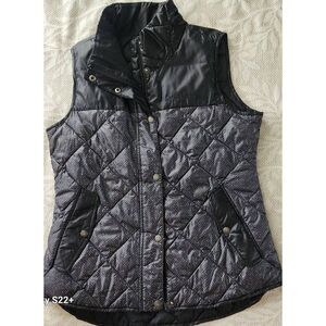 V18  Columbia Sportswear Co. quilted vest